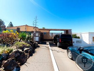 Casa  La escalona. Exclusiva villa independiente con estudio, piscina climatizada y