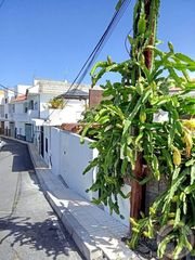 House  Nicolosa. Casa semiadosada con amplia azotea y vistas al mar en los menore