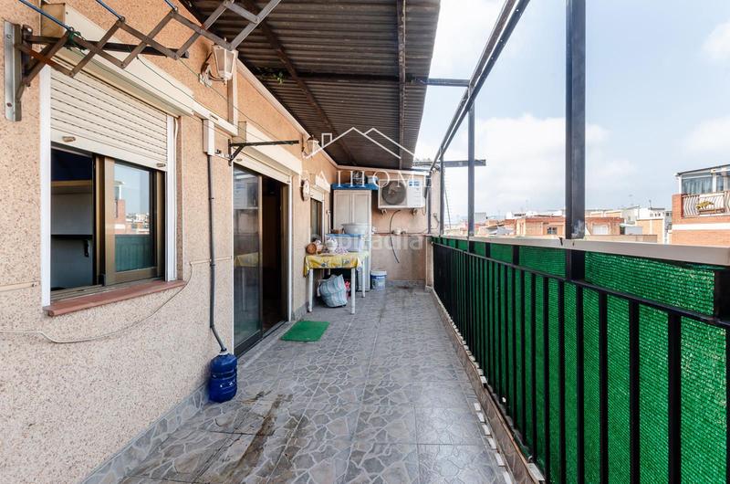 Foto a0b1bab1-ddec-4afb-8eac-8c5871c1f14d. Ático  en venta en la calle jacinto verdaguer en Santa Coloma de Gramenet