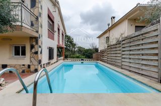 Xalet  Pep ventura. Casa de 4 vientos con piscina y gran parcela en la pineda