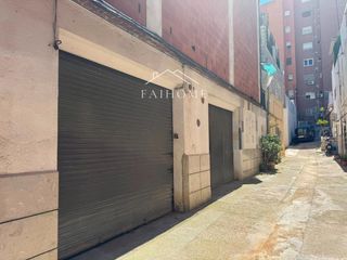Local Comercial  Pau piferrer. Local en venta versátil dividido en dos espacios, ideal para neg
