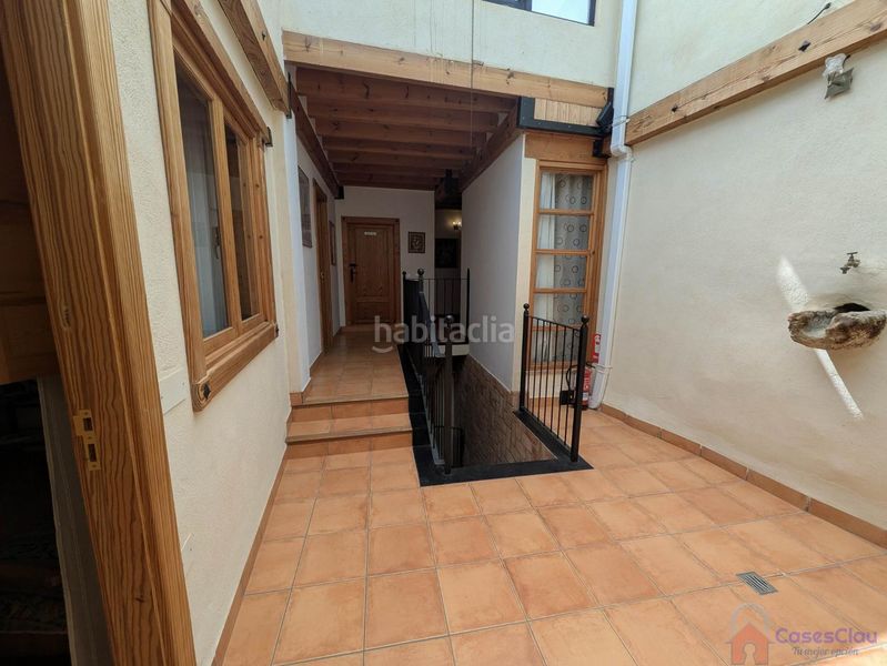 Foto ee1c308c-27bc-423f-a70b-203dcc6616ef. Edificio hotel en Cabanes