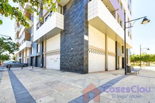 Car parking en Zona Avenida del Mar. Castell�ngaraje