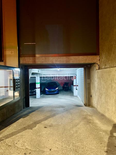 Foto d12a6e78-eb1d-40ac-ba4a-7b3c5e1f231b. Aparcament cotxe a Creu de la Mà Figueres