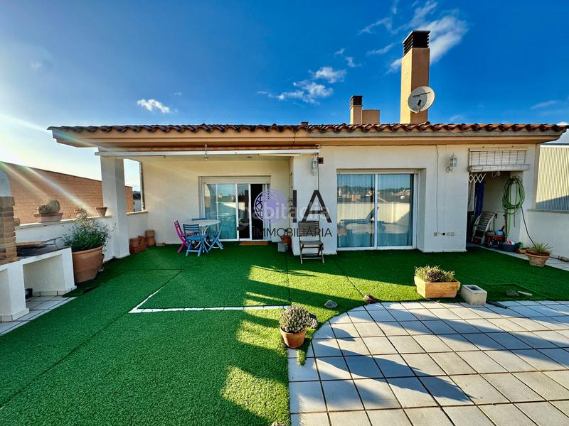 Foto e703fef1-8409-417f-95cb-cc072f199fbb. Casa pareada casa con gran potencial en Vilafant