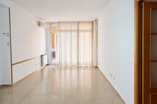 Pis  Carrer mare de déu de montserrat. Piso luminoso con plaza de garaje y piscina comunitaria