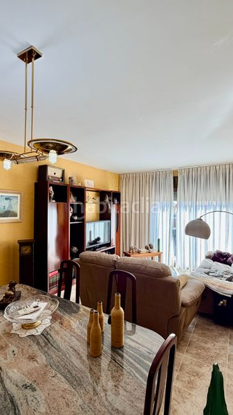 Foto bd0694c2-0cda-435d-8e35-11d300f6c9cd. Casa aparellada amb calefacció a Palau-saverdera