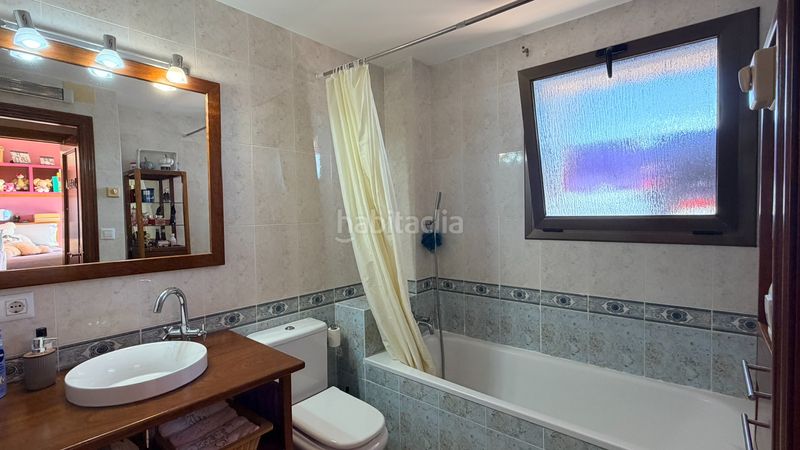 Foto f2c45a12-1b15-4a19-9d54-df7e1ee23801. Casa aparellada amb calefacció a Palau-saverdera