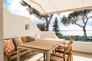 Maison à Son Bou-Sant Jaume. Villa de diseño mediterráneo con vistas al mar y licencia turíst