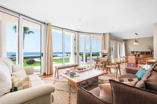 Location Maison à Cala en Blanes. Villa con vistas al mar en zona residencial exclusiva de menorca