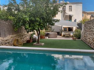 Casa  N/a. Residencia de lujo renovada en entorno prestigioso y natural en