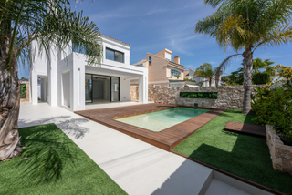 Maison à Villacana - Costalita - Saladillo. Villa situada a unos 200 metros de la playa en estepona
