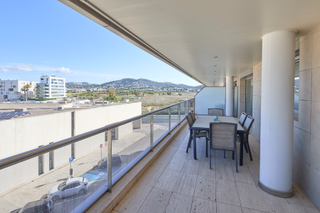 Appartement à Marina Botafoc-Talamanca. Apartamento de 3 dormitorios en marina botafoch con terraza