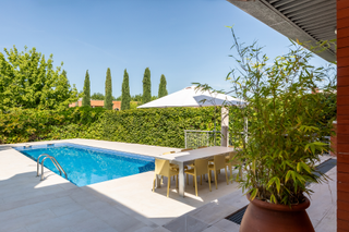Maison à El Soto de la Moraleja. Chalet de diseño en la moraleja con piscina