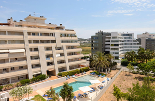 Lloguer Apartament a Marina Botafoc-Talamanca. Piso en zona residencial  larga estancia