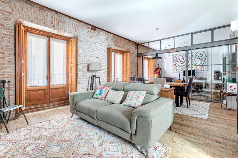 Foto 8b5aaadb-b929-4dce-9756-8e6a819904ee. Apartamento encantador apartamento con balcones en Sol en Madrid