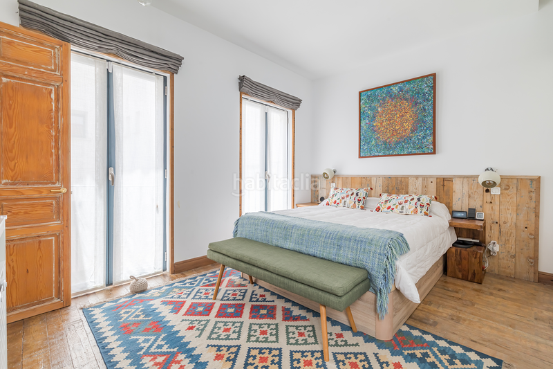 Foto 8b9c9a2f-923a-438e-87c1-53aead938df9. Apartamento encantador apartamento con balcones en Sol en Madrid