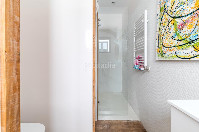 Foto ccafbdf7-4b88-485a-bc81-6e3fc2c80cae. Apartamento encantador apartamento con balcones en Sol en Madrid