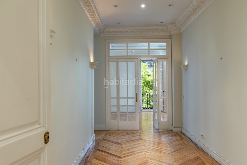 Foto 5828ea87-fbb1-4b44-872e-7599909ee13b. Alquiler apartamento piso señorial con encanto clásico y luz natural en Almagro en Madrid