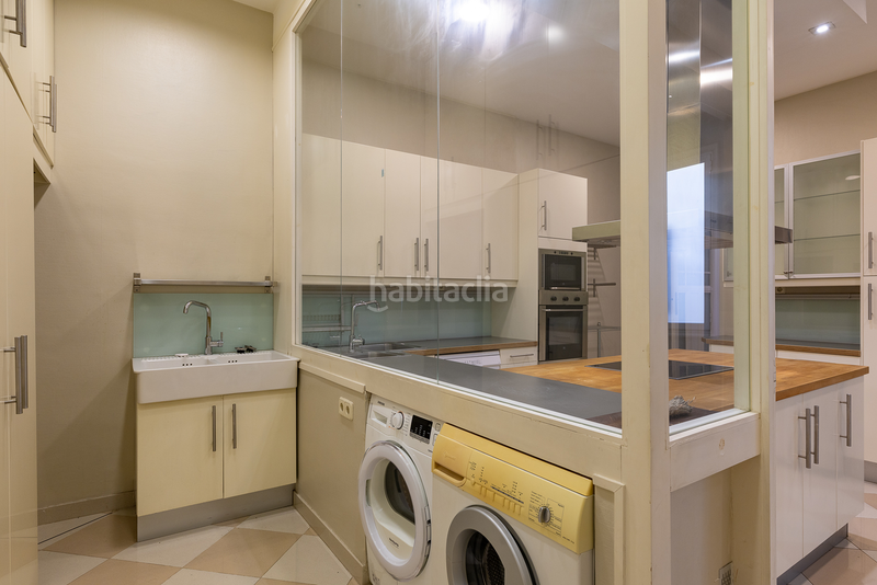 Foto 5c327c70-d315-4953-aa1c-fdad22d3d8e1. Alquiler apartamento piso señorial con encanto clásico y luz natural en Almagro en Madrid