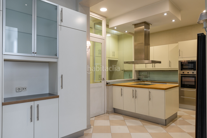 Foto 91380e79-dd29-4d19-9b42-590e8acac918. Alquiler apartamento piso señorial con encanto clásico y luz natural en Almagro en Madrid