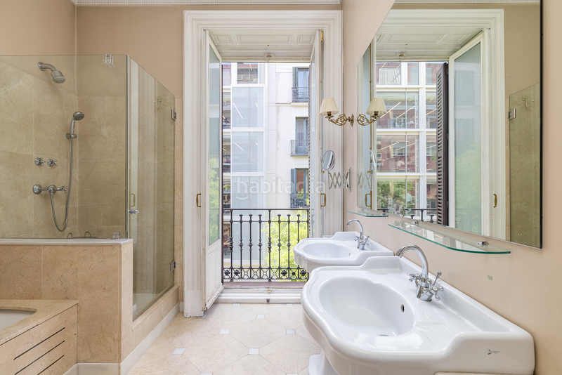Foto 91e4f0c6-0d48-4d74-9b21-c5b3982e3e23. Alquiler apartamento piso señorial con encanto clásico y luz natural en Almagro en Madrid