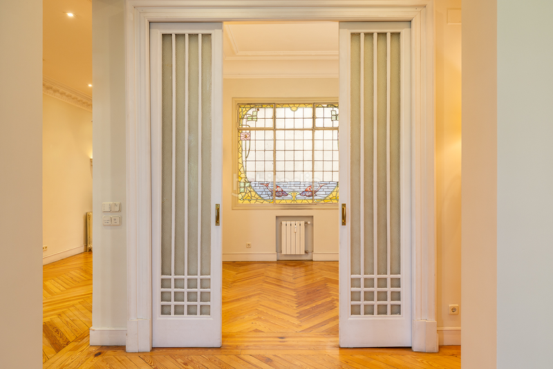 Foto a74ecad1-1f01-4a9c-a12c-b13e47a008d8. Alquiler apartamento piso señorial con encanto clásico y luz natural en Almagro en Madrid