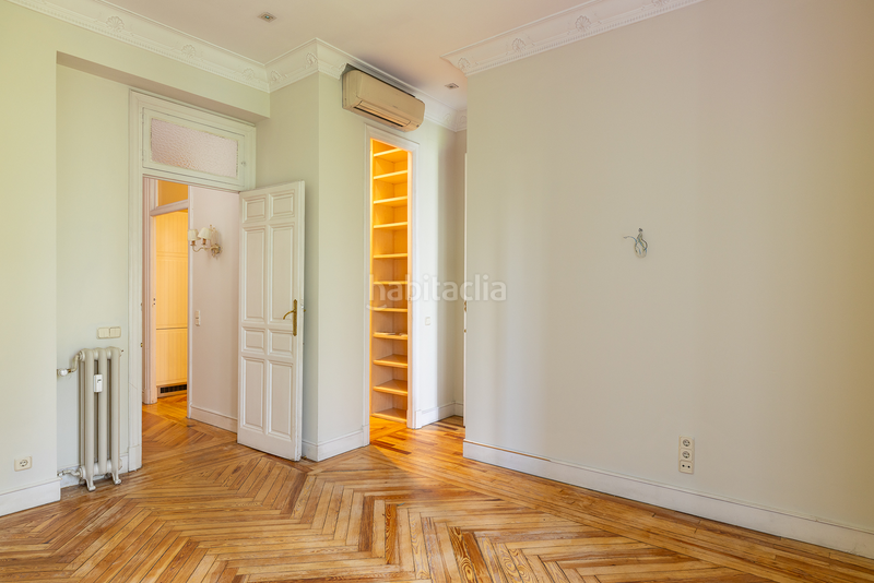 Foto aa026d61-e474-4676-9e27-bab13c92fc57. Alquiler apartamento piso señorial con encanto clásico y luz natural en Almagro en Madrid