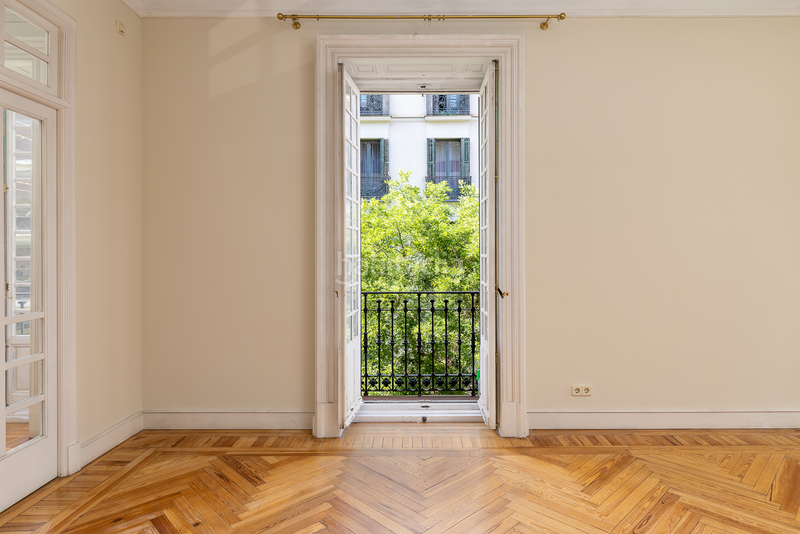 Foto b6c0bea0-305d-4caa-9ec8-15cdcf47a850. Alquiler apartamento piso señorial con encanto clásico y luz natural en Almagro en Madrid