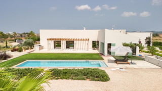 Mas à Campos. Finca de nueva construcción con gran parcela y piscina en campos