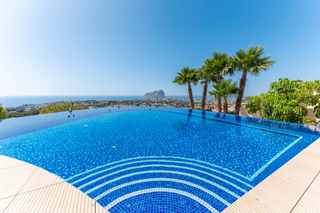 Casa a Gran Sol. Esquisita villa con vistas al mar y al peñón de ifach.