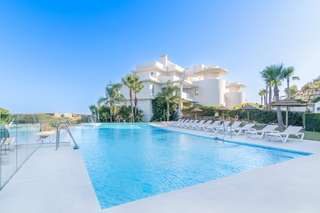 Apartament a Casares Golf - Casares del Sol. Ático con vistas panorámicas al mar en finca cortesin.