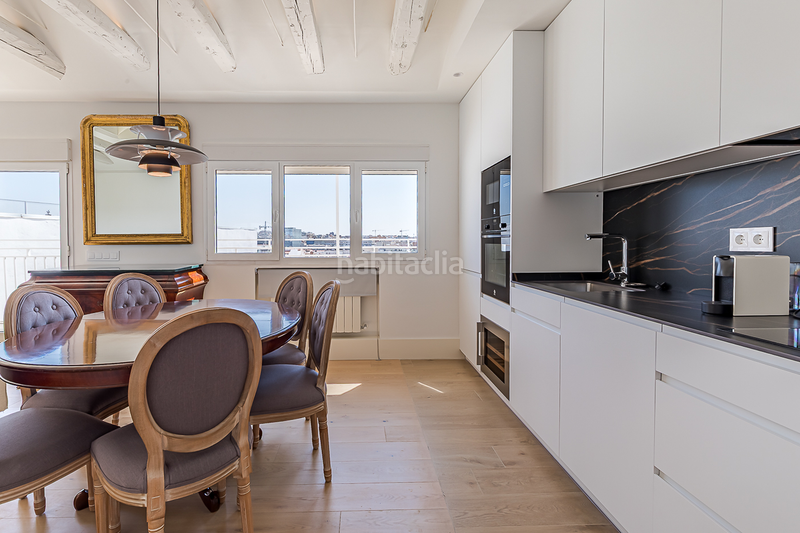 Foto 237d9137-8b65-46e7-9af0-d2a4863b3591. Alquiler apartamento ático reformado con terraza y encanto clásico en alquiler en Almagro en Madrid
