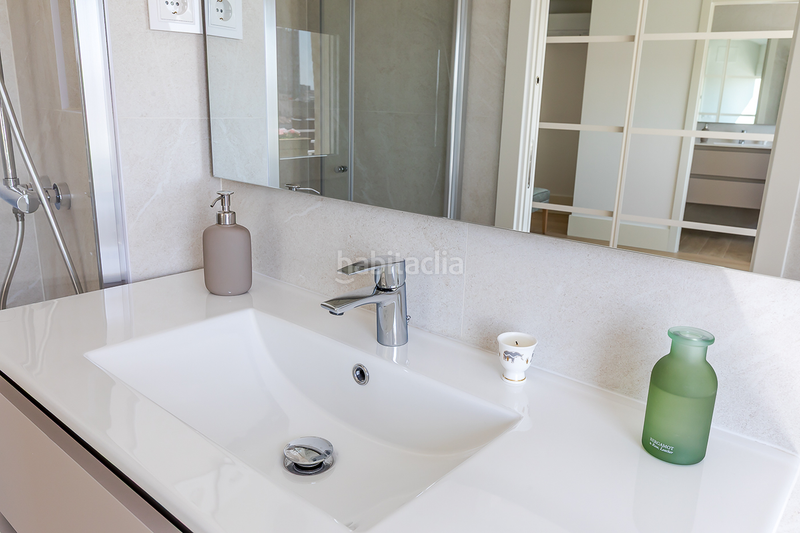 Foto 59db4a5c-f11f-446b-b11d-71a599b2e20a. Alquiler apartamento ático reformado con terraza y encanto clásico en alquiler en Almagro en Madrid