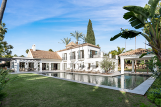 Casa a Las Brisas. Hogar andaluz moderno con todo a poca distancia