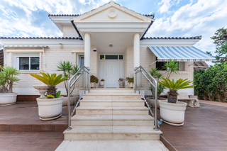Maison à Cañada del Molino. Excepcional villa de lujo con acceso directo a la playa en torre