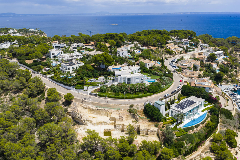 Foto aa219878-bb60-44a4-bd48-fbcbd74fc221. Terreno residencial parcela en primera línea en Sol de Mallorca en Calvià