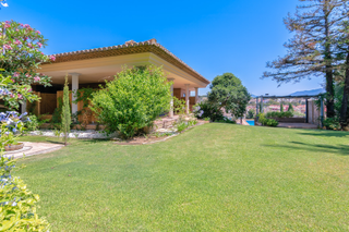 Maison à Sotogrande Costa. Amplia villa en venta en sotogrande costa con apartamento de inv