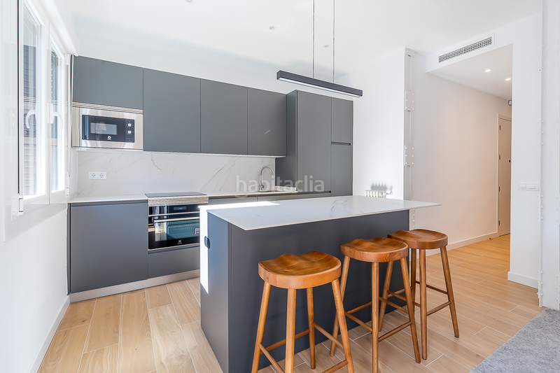 Foto 5f30b25c-59be-44cd-846d-31f40fcd6f31. Alquiler apartamento piso reformado y exterior junto al retiro en Madrid