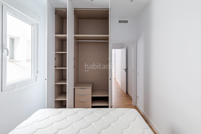 Foto 6386b1d3-b150-4cc6-9ce5-8d86c513c0fa. Alquiler apartamento piso reformado y exterior junto al retiro en Madrid