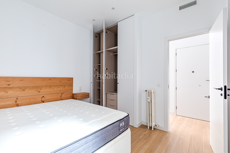 Foto 862b9c61-75bc-43be-b05d-9a29bd149f37. Alquiler apartamento piso reformado y exterior junto al retiro en Madrid