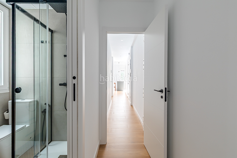 Foto 947d247f-4c18-4e95-8f90-5bf1cf9f2f7e. Alquiler apartamento piso reformado y exterior junto al retiro en Madrid