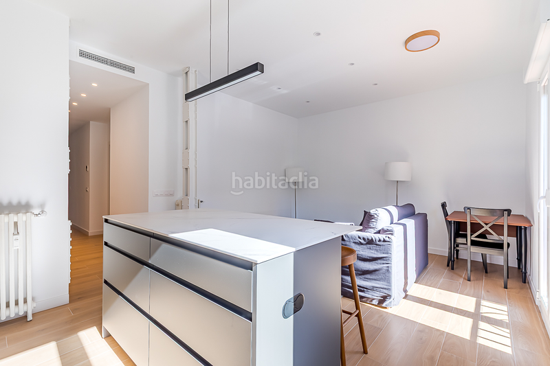 Foto ca857ac2-c593-4457-a4d1-0b94f1f7527e. Alquiler apartamento piso reformado y exterior junto al retiro en Madrid