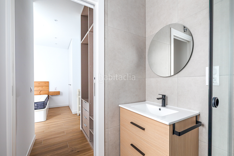 Foto df183482-0672-4375-abcd-13066d784230. Alquiler apartamento piso reformado y exterior junto al retiro en Madrid