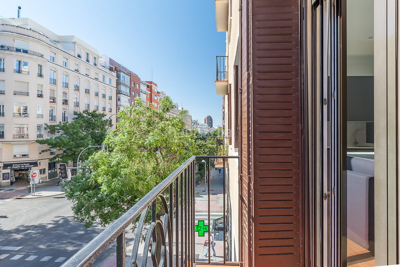 Foto ec1a3da2-9134-4deb-9682-69758d48b0e9. Alquiler apartamento piso reformado y exterior junto al retiro en Madrid
