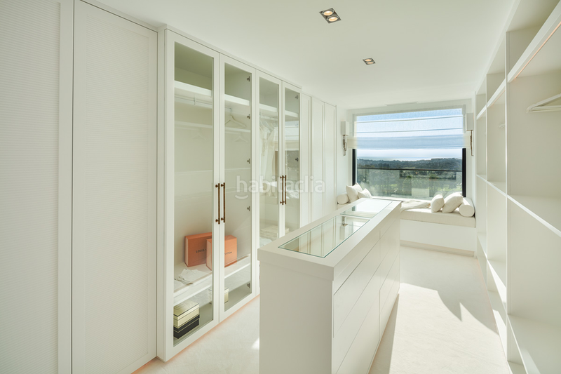 Foto bd5cbc0e-dfe6-4c74-b229-b1adc77e513e. Casa villa elisia la cerquilla, situada en una parcela elevada con vistas al mar. en Marbella