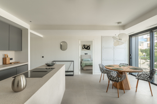 Apartament  N/a. Moderno apartamento de 2 habitaciones con terraza en nou levant