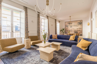 Lloguer Apartament a Universidad-Malasaña. Vivienda de estilo clásico y altas calidades con garaje en el ce