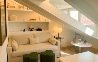 Apartament a Jerónimos. Ático abuhardillado en jerónimos barrio retiro