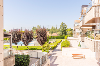 Apartament a Encinar de los Reyes. Maravilloso piso en perfecto estado junto al golf de  3 dormitor
